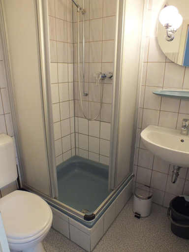 Bathroom 4, Hostel 45, Bonn