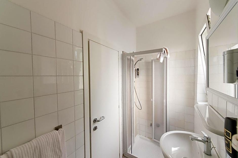 Bathroom 4, Primo, Trento