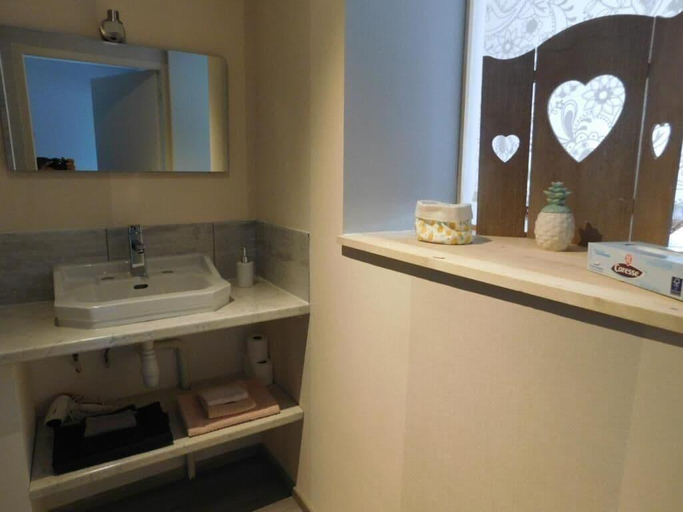 Bathroom 4, Monts et Reves, Vosges