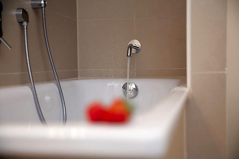 Bathroom 1, Hotel Kiez Pension, Berlin