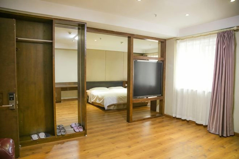 Bedroom 3, Regal Hotel (Jiamusi Railway Station Department Store), Jiamusi