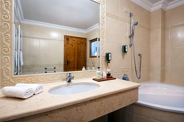 Bathroom 4, Plaza, Bolzano