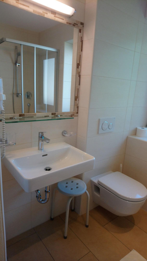 Bathroom 5, Rosenhof, Schwaz
