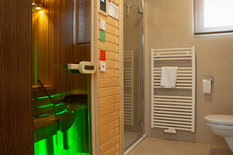 Bathroom 4, Sissi Park, Murau