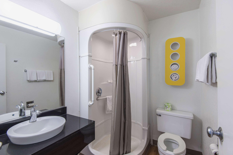 Bathroom 4, Economy Suites Kansas City, Kansas City