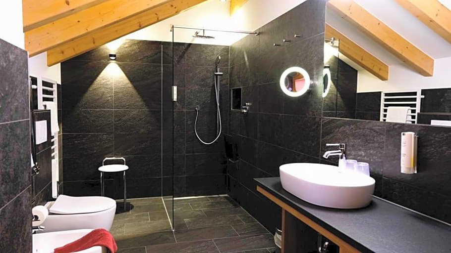 Bathroom 5, Berghotel Schopfenhof, Bolzano