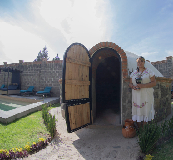 Sports and Entertainment 2, Boutique Camino Del Bosque, Nealtican