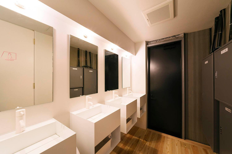 Room 3, Manga Art Hotel Tokyo, Chiyoda