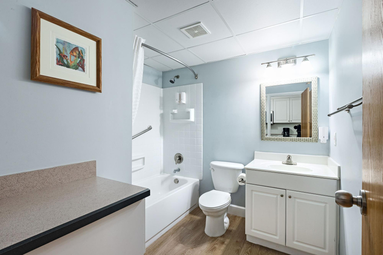Bathroom 4, The Atrium Resort, Virginia Beach