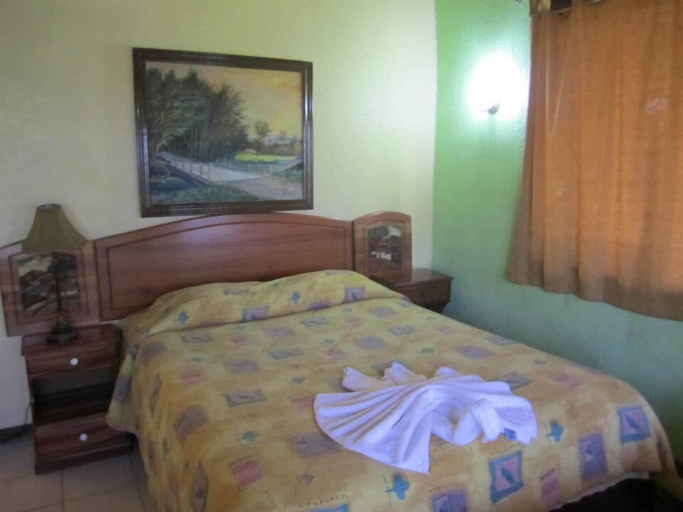 Bedroom 2, Hotel Sherwood, Tela