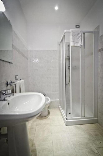 Bathroom 5, Via Palazzo Sanremo, Imperia