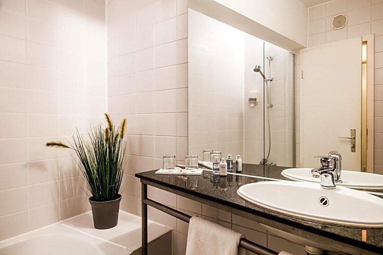 Bathroom 4, Hogh Heilbronn, Heilbronn