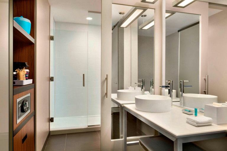 Bathroom, Aloft by Marriott Dallas Love Field, Dallas