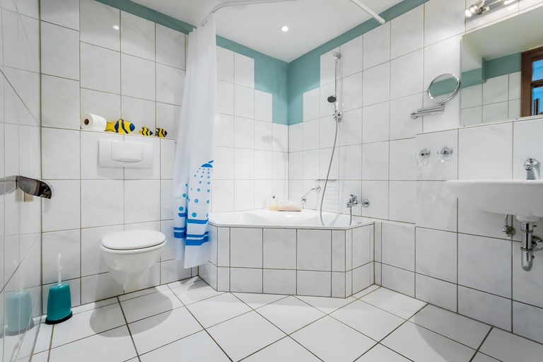 Bathroom 4, Zum grünen Kranz, Cochem-Zell