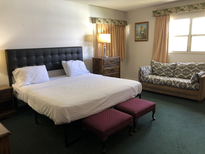 Room 5, Dee Jay Beach Resort, Broward