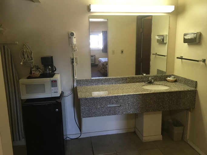 Bathroom 4, Budget Host Lafonda Motel, Seward