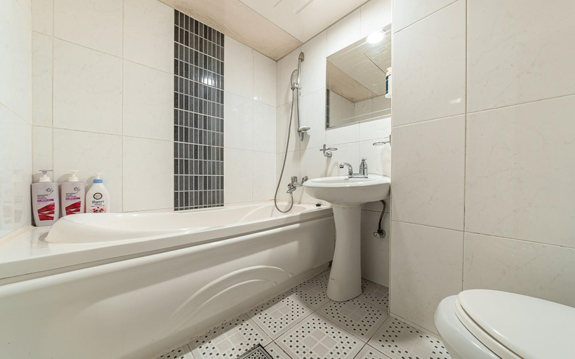 Bathroom 3, Oryu Bon Motel, Guro