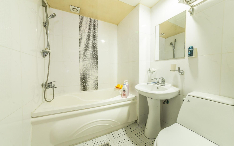 Bathroom 5, Oryu Bon Motel, Guro
