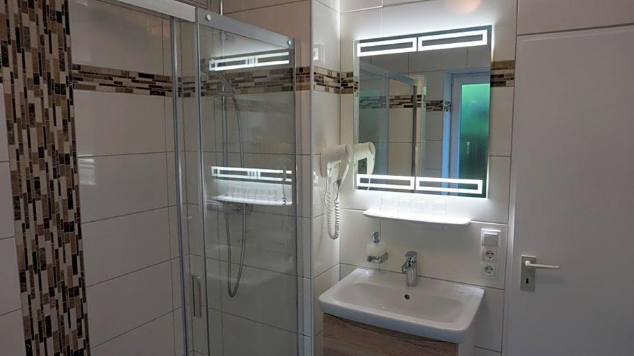 Bathroom 4, Hotel Neuses, Cuxhaven
