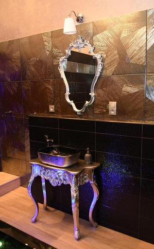 Bathroom 4, Vip room 209, Liège