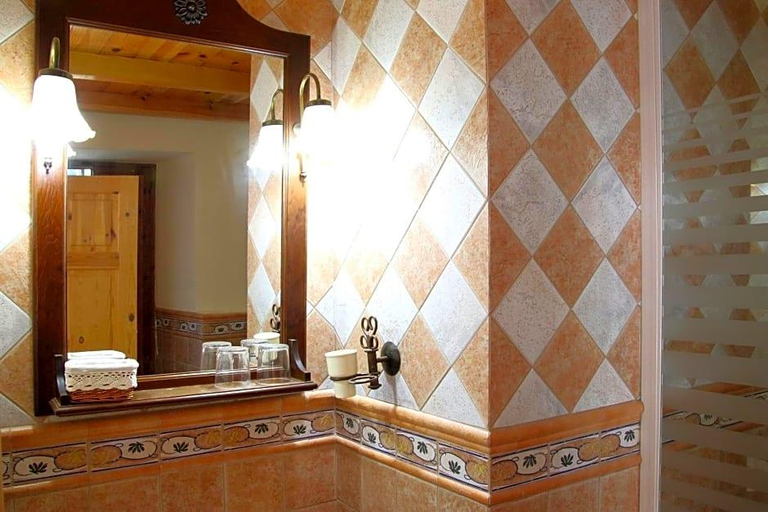 Bathroom 4, Molino Cuatro Paradas, Málaga