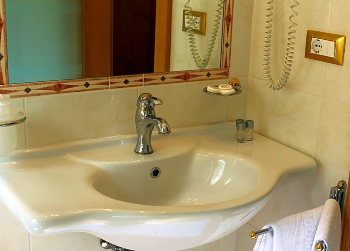 Bathroom 4, HOTEL ROTWAND ***S, Bolzano