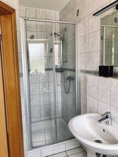 Bathroom 3, Am Landhaus - Gastezimmer und Fruhstuck, Südliche Weinstraße