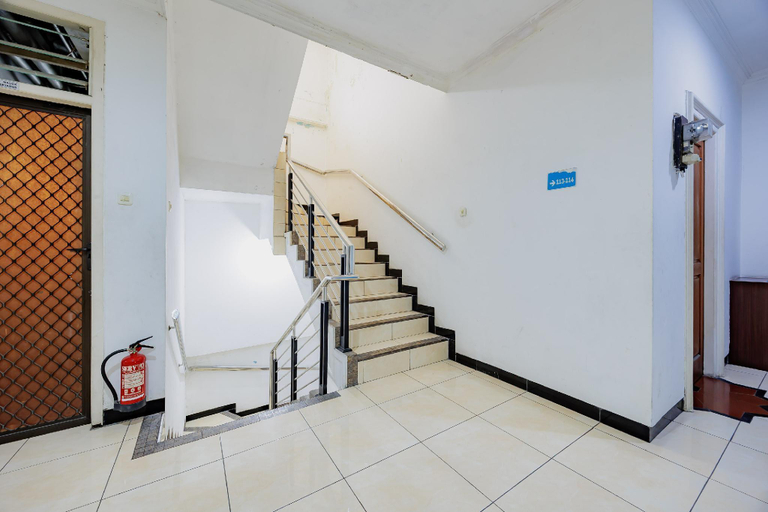 Lobby 2, Urbanview Hotel Artama Simpang Lima, Semarang