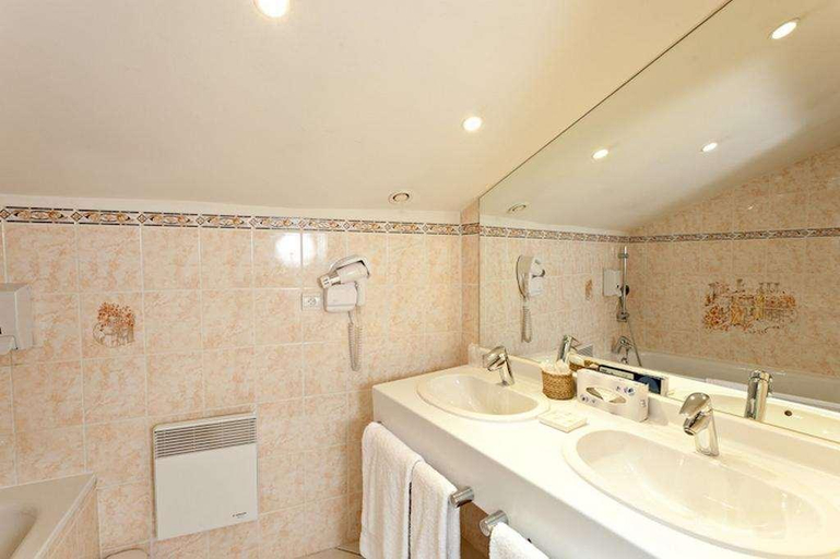 Bathroom 2, Hotel Du Parc, Rhône