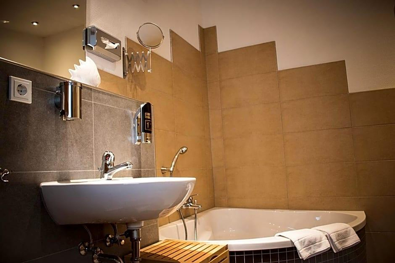 Bathroom 4, Ehranger Hof, Trier