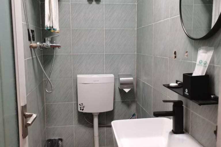 Bathroom 4, Sunshine Express Hotel(Haikou international trade store), Haikou