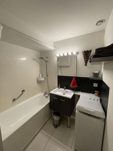 Room 3, Charmant Zola, Aube