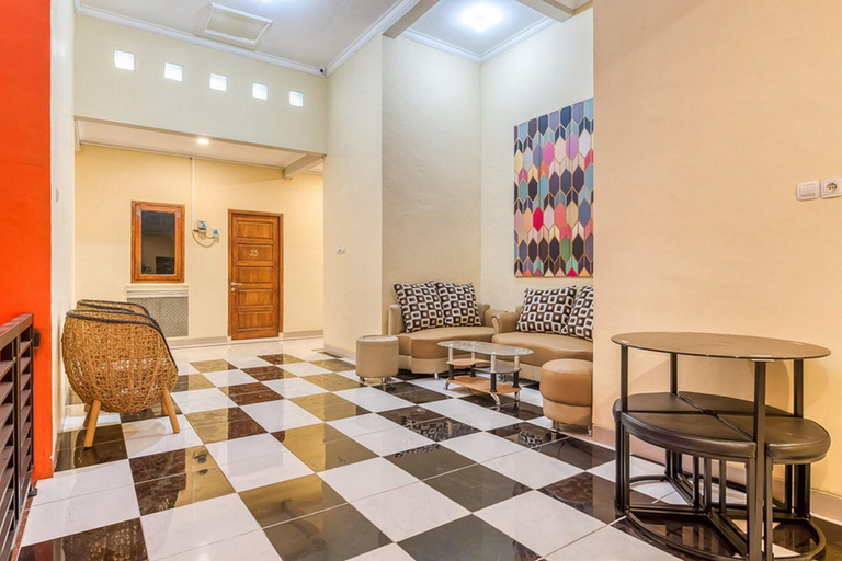 Lobby 2, Formerly RedDoorz Syariah Kertomenanggal Surabaya, Surabaya