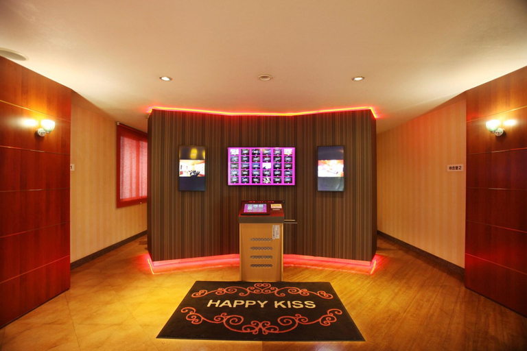 Public Area, Happy Kiss - Adults Only, Kōfu