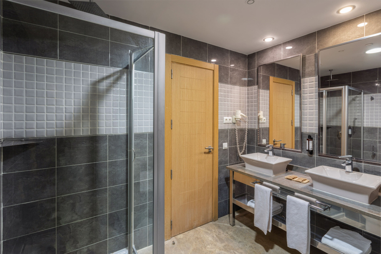 Bathroom 4, Holiday World Resort Affiliated by Melia , Málaga