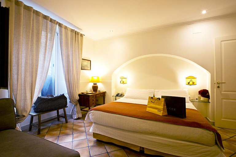 Bedroom 4, Week-end a Napoli, Napoli