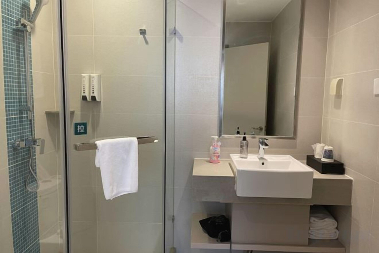 Bathroom 4, Homeinn Hotel (Beijing Sihui Baiziwan Subway Station), Beijing