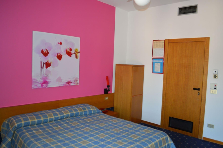 Bedroom 2, Hotel Azzurra, Brescia