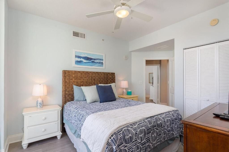 Bedroom 4, Aqua, Bay