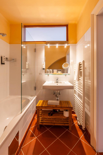 Bathroom 3, Schlosshotel Mailberg, Hollabrunn
