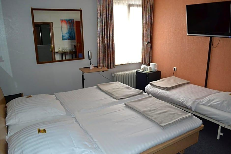Bedroom 1, Art Of Comfort - Haus Ingeborg, Köln