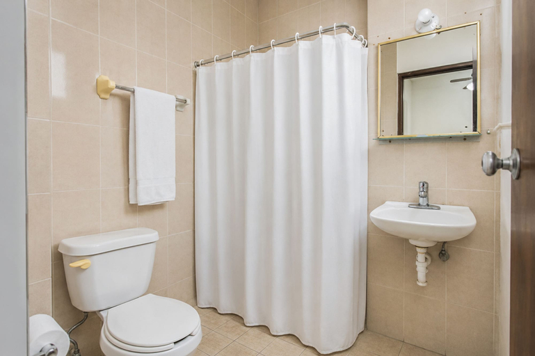 Bathroom 5, Hotel Premier, Saltillo