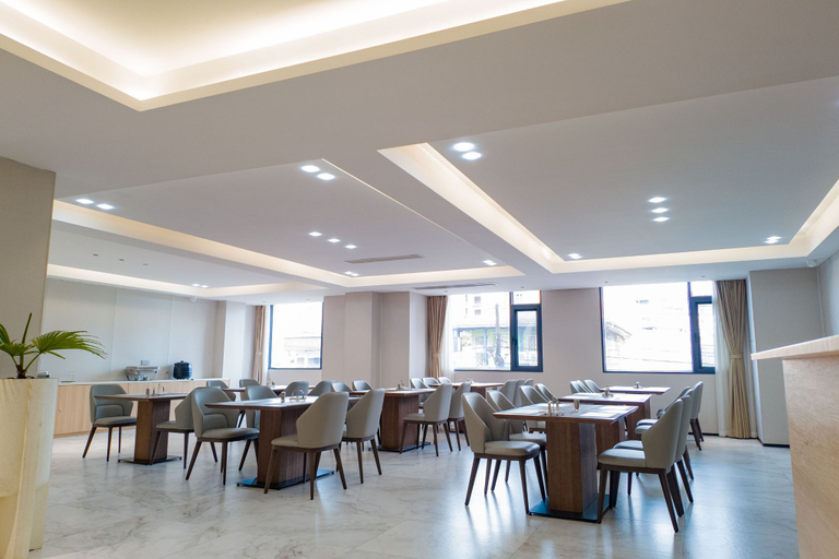 Restaurant 5, Ebony Hotel, Wouri