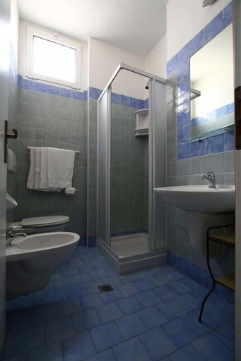 Bathroom 4, Hotel Villa Isola, Rimini