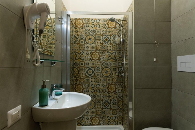 Bathroom 5, B&B alla Ferrovia, Napoli