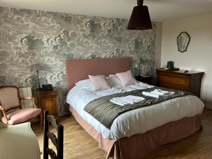 Room 3, Chateau De La Berchere, Côte-d'Or