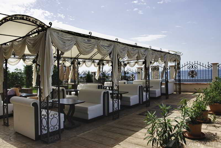 Bar 5, Rich 3, Nesebar