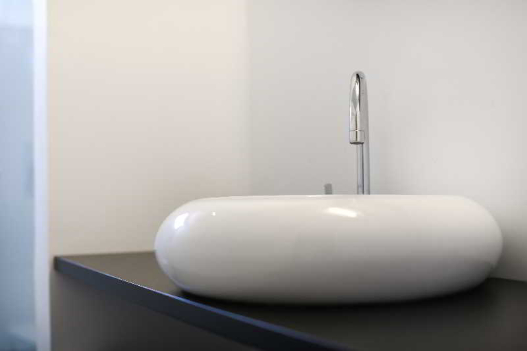 Bathroom 4, Dizengoff Avenue Boutique Hotel