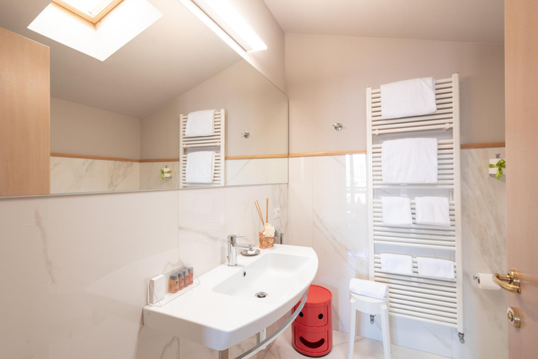 Bathroom 4, Boutique Hotel Al Grappolo d'Oro, Perugia