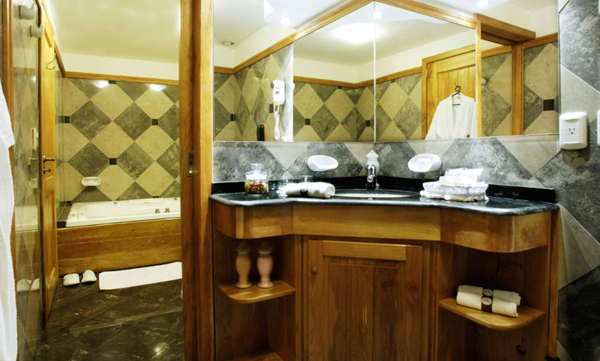 Bathroom 4, Huinid Bustillo, Bariloche